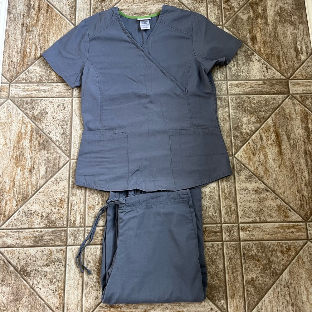Gray scrub set! Scrubstar and SB scrubs.